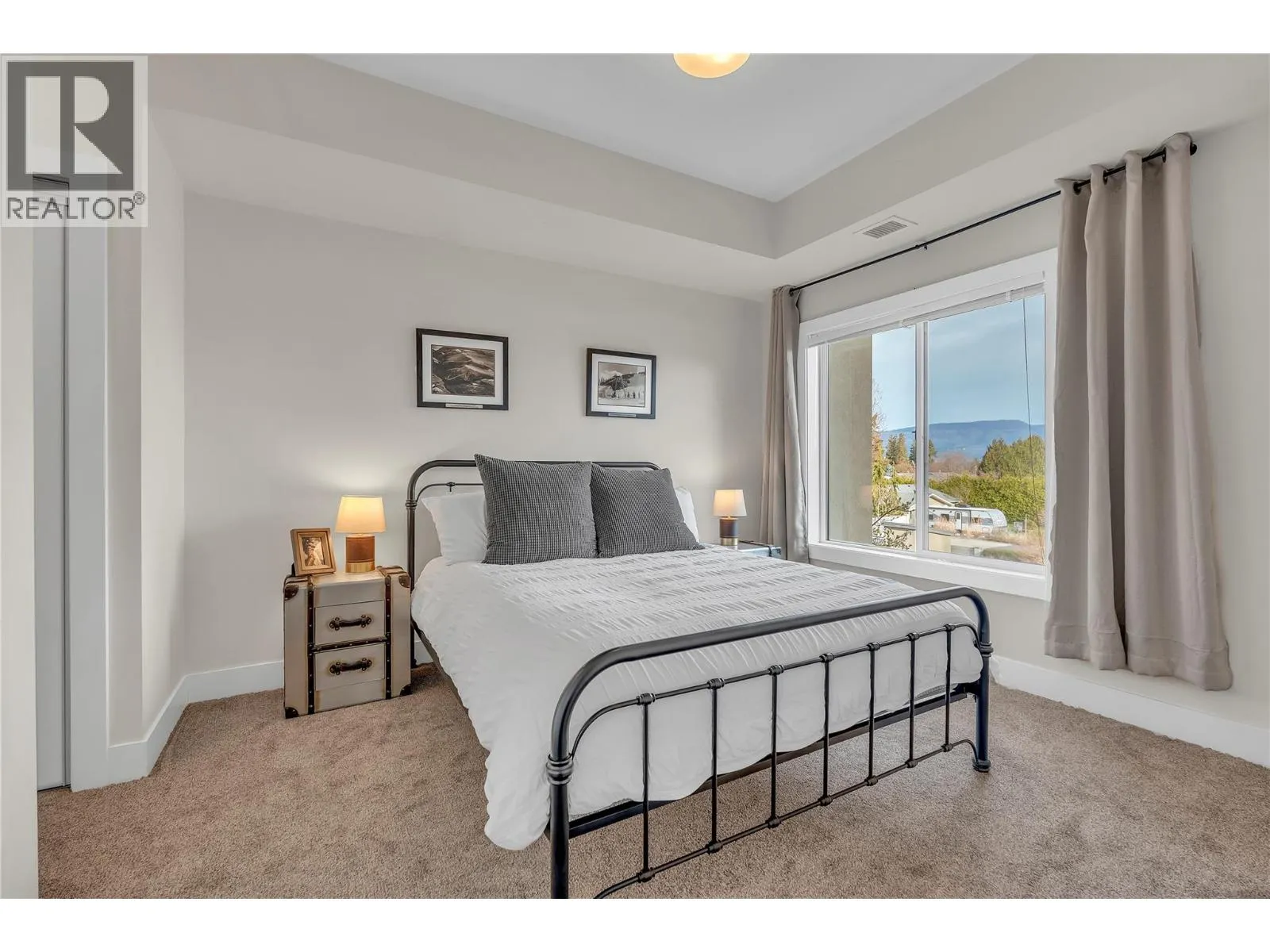 4380 Lakeshore Road Unit# 210
