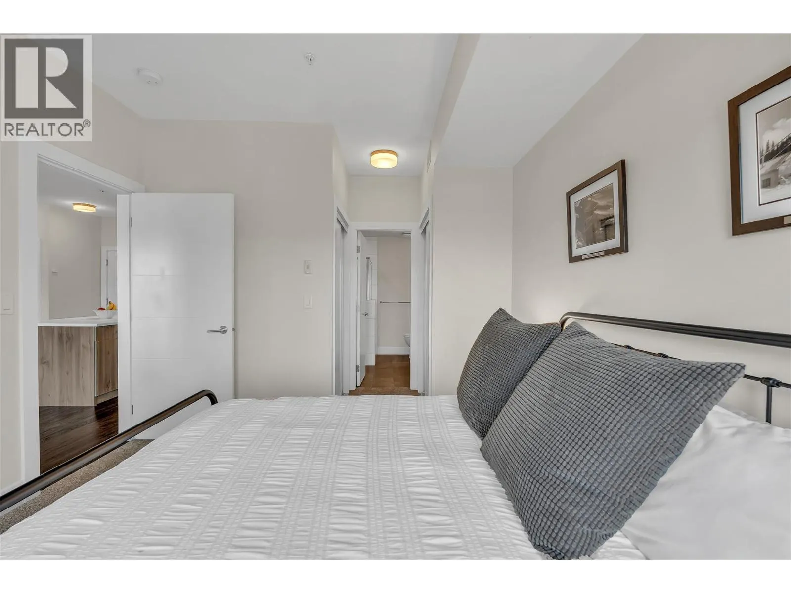 4380 Lakeshore Road Unit# 210