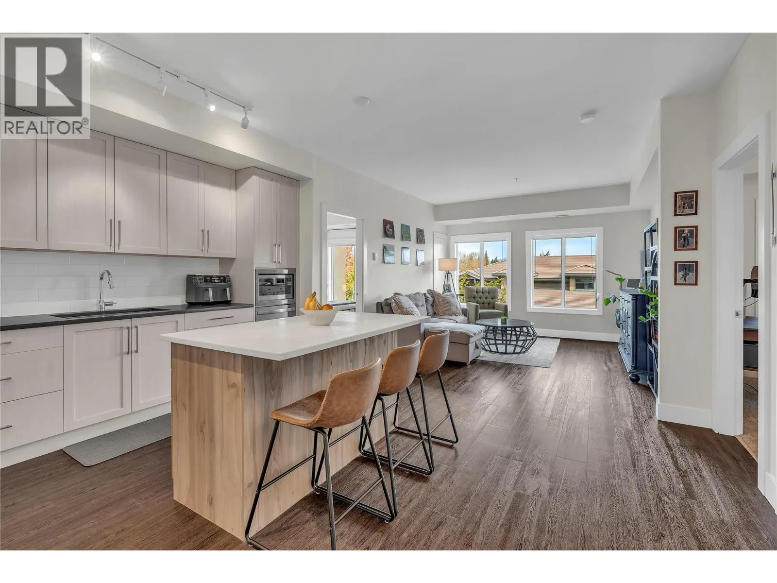 4380 Lakeshore Road Unit# 210