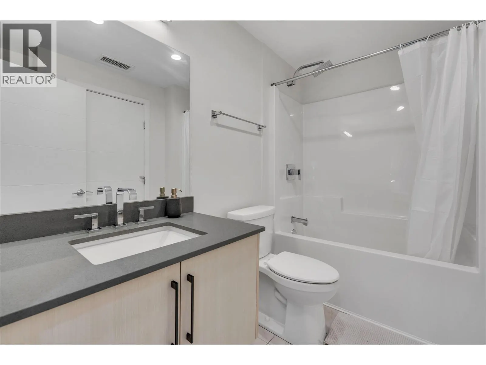 13417 Lakeshore Drive Unit# 113