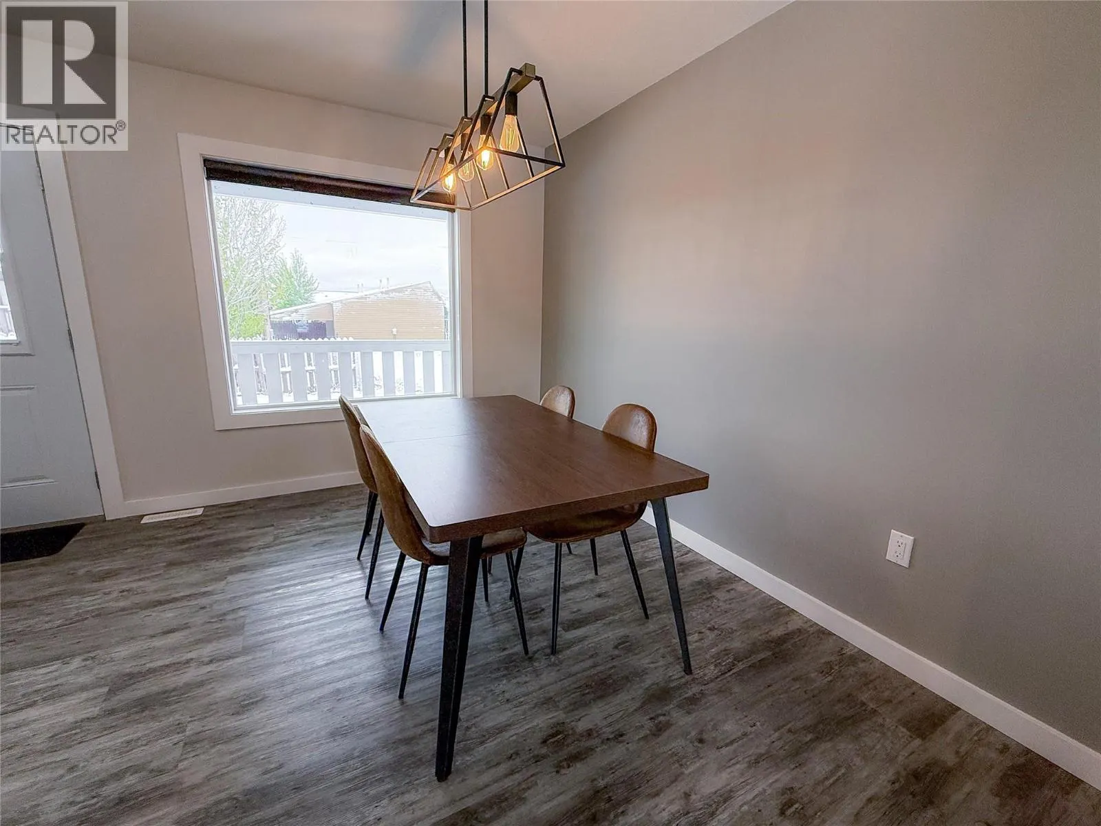 1541 / 1543 Loran Drive