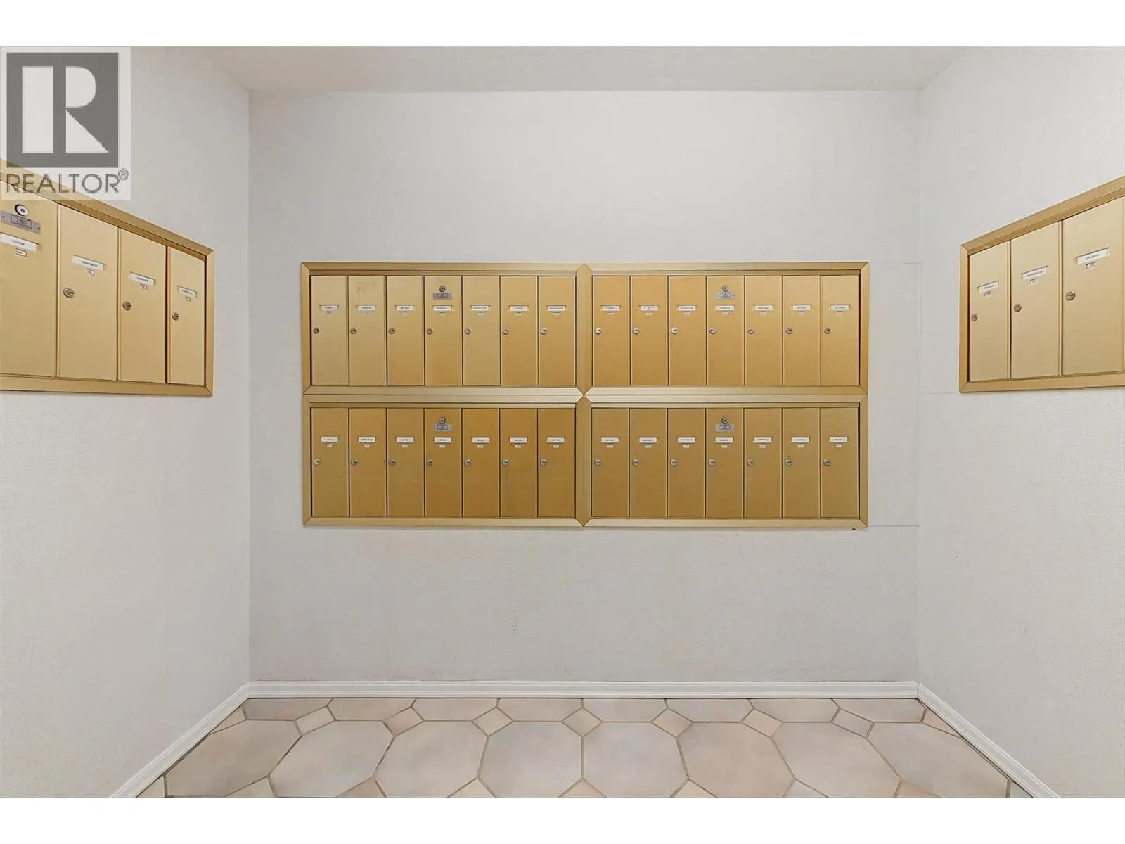 3283 Casorso Road Unit# 108