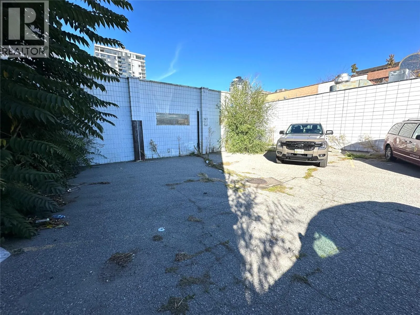 455 & 477 Leon Avenue