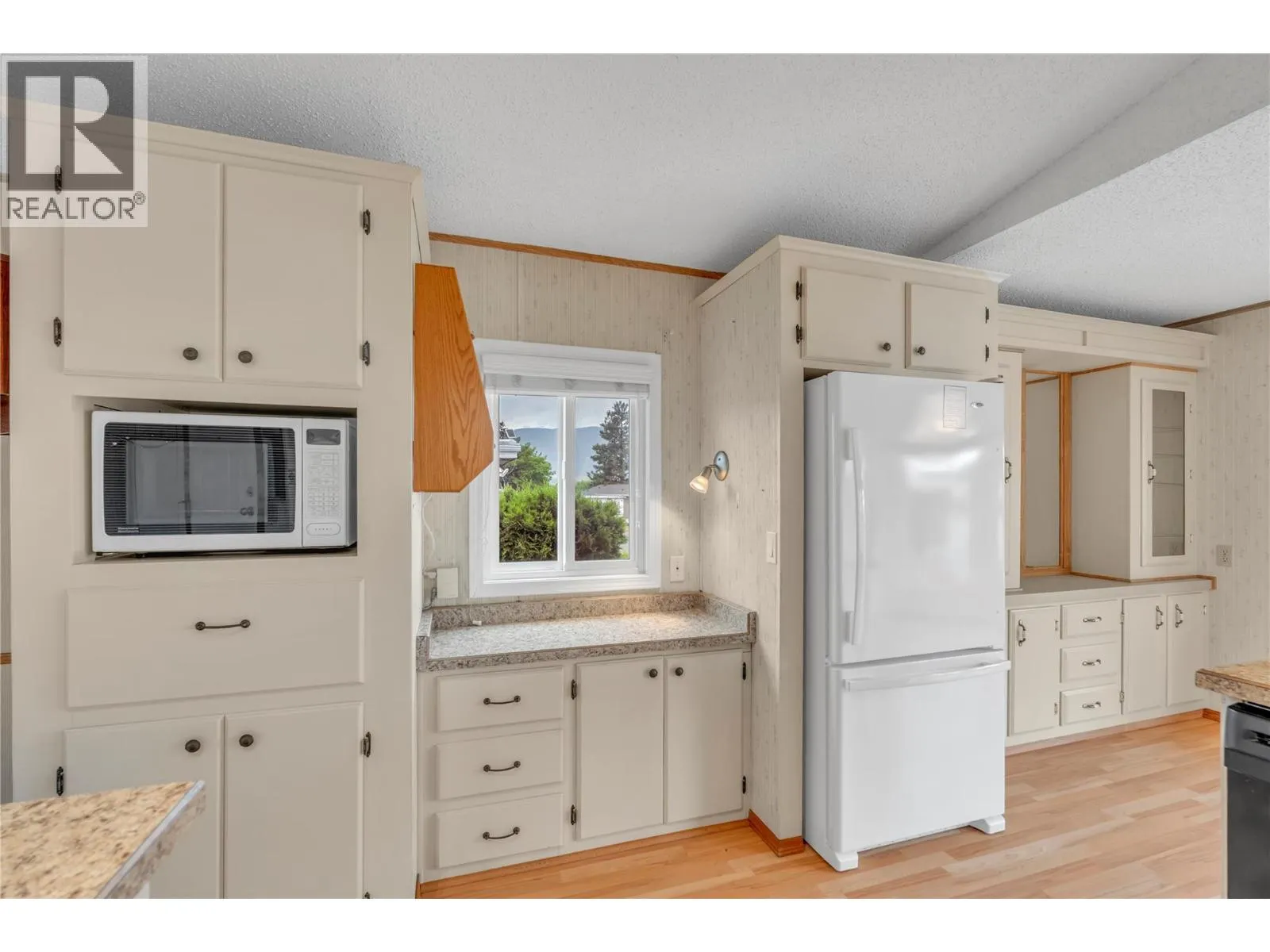98 Okanagan Avenue E Unit# 25