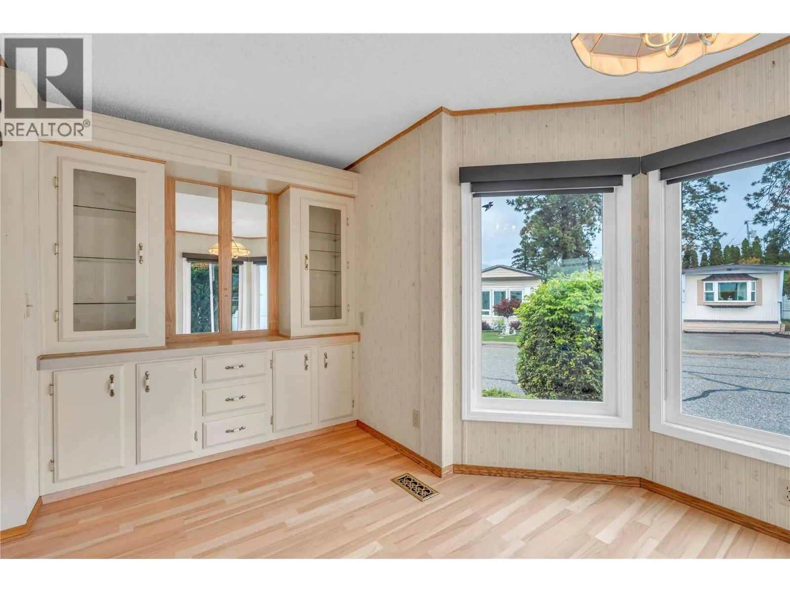 98 Okanagan Avenue E Unit# 25