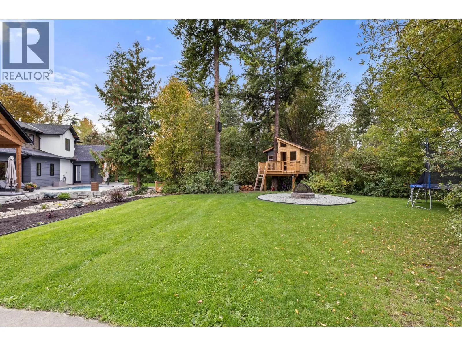 2475 Maquinna Road