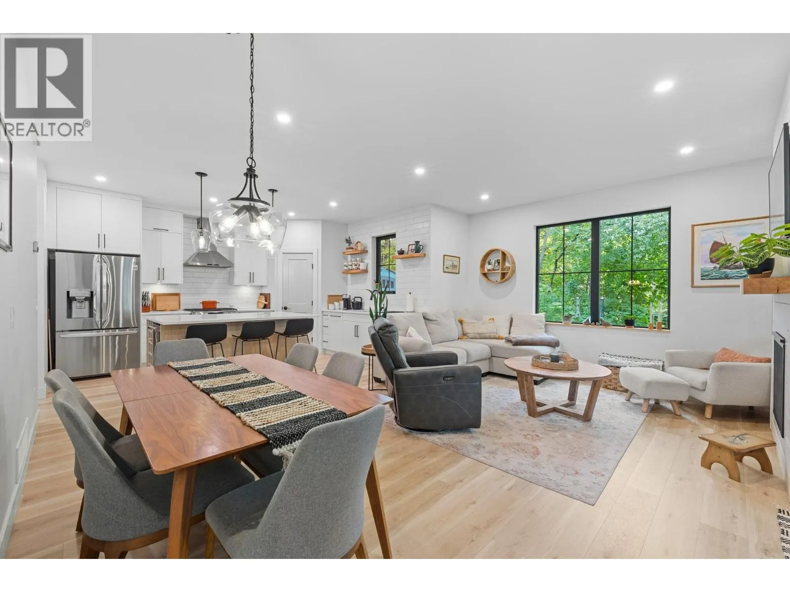 2475 Maquinna Road
