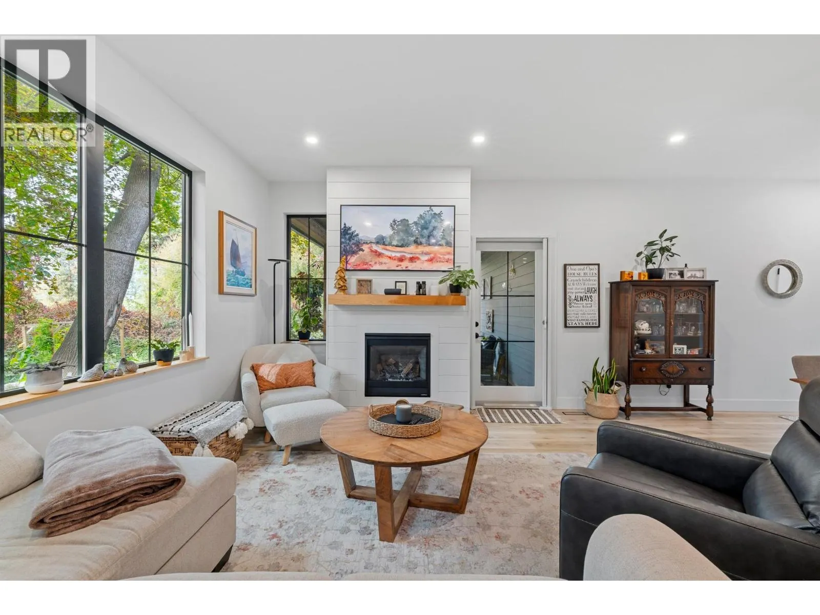 2475 Maquinna Road