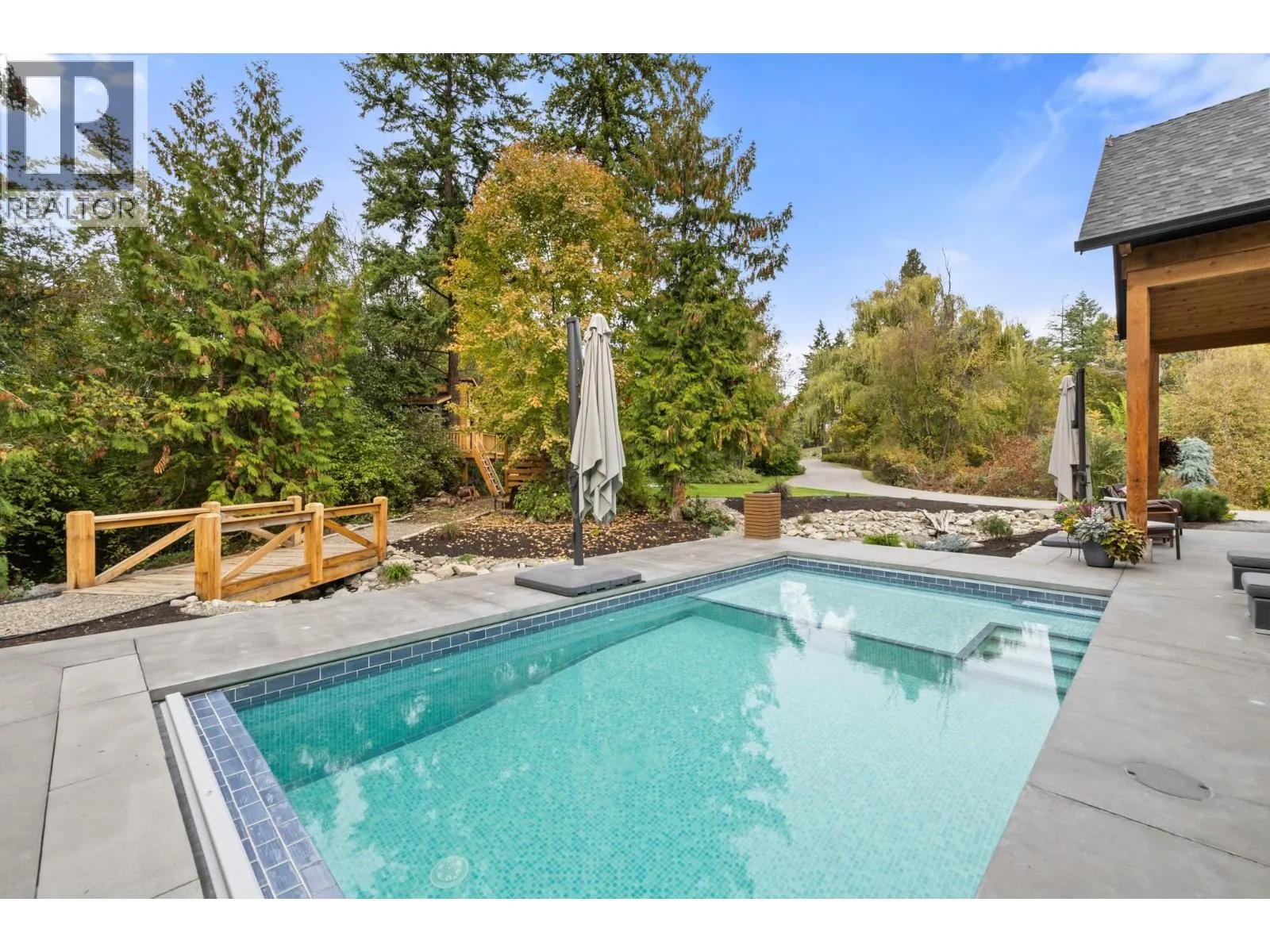 2475 Maquinna Road