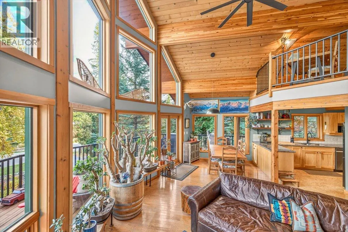 15 ALPINE TRAIL Crescent