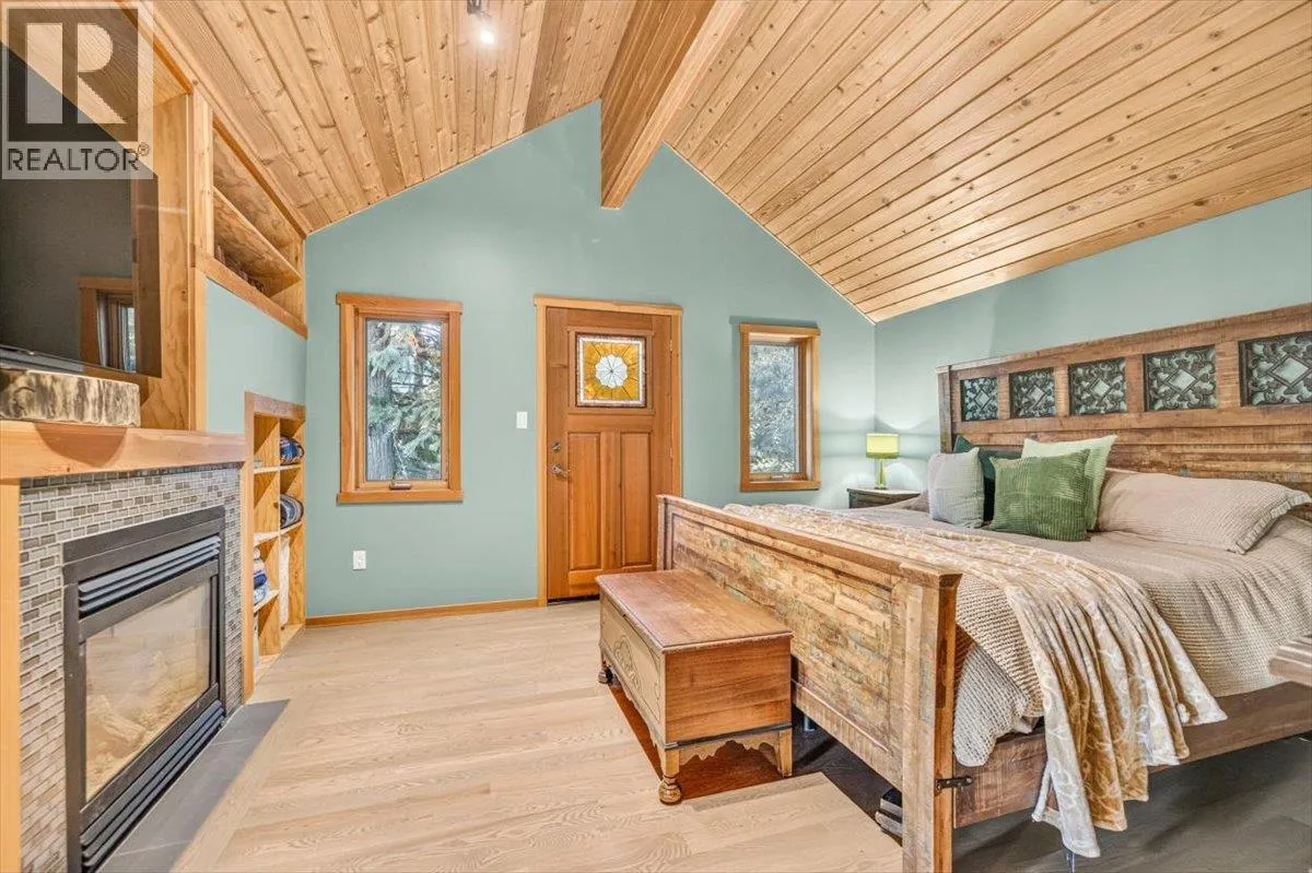 15 ALPINE TRAIL Crescent