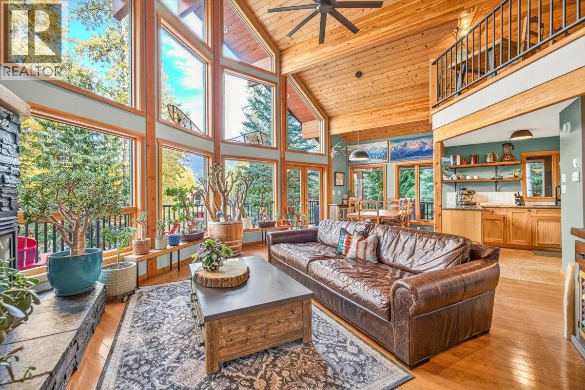 15 ALPINE TRAIL Crescent