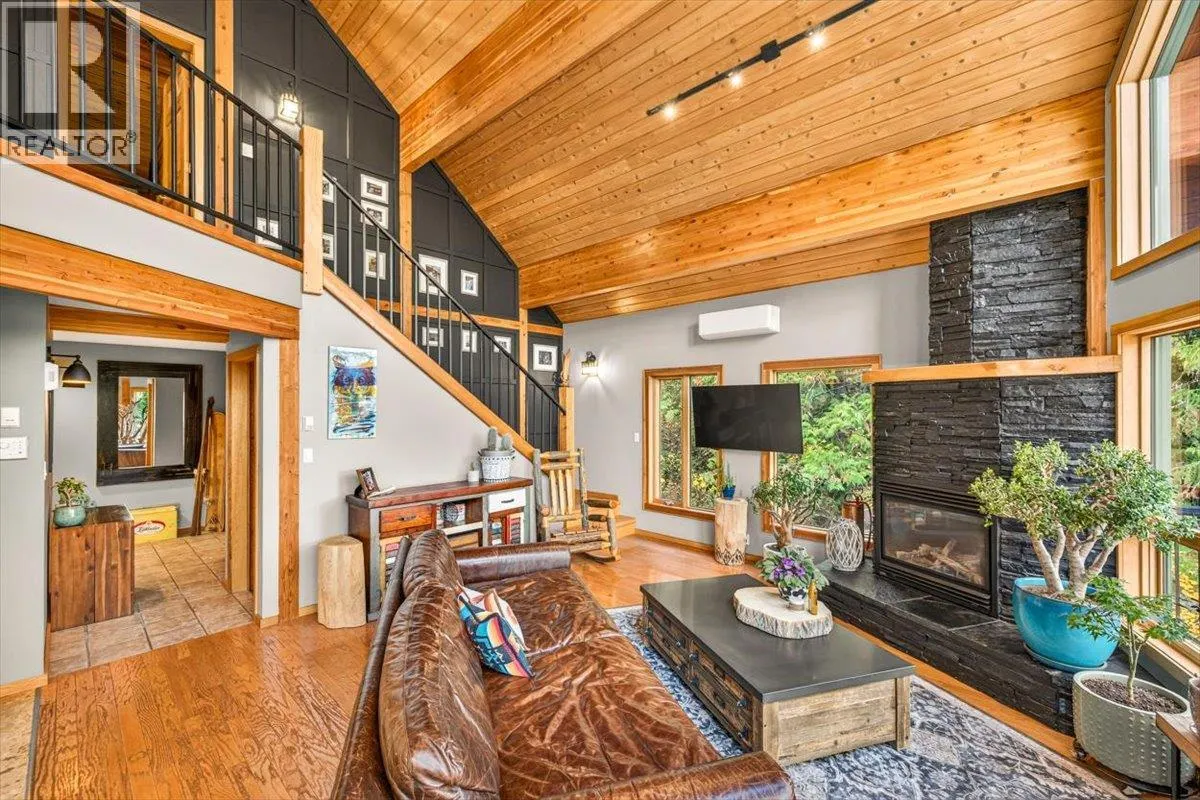 15 ALPINE TRAIL Crescent