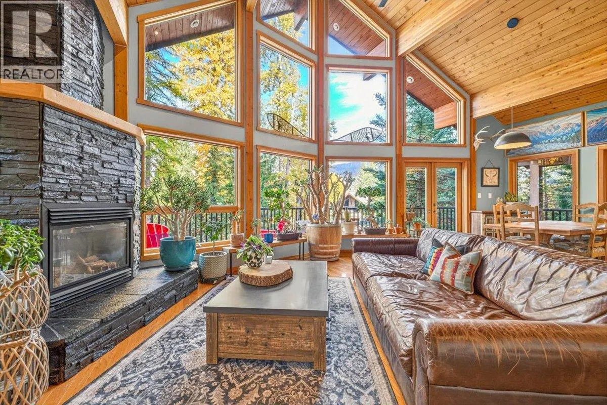 15 ALPINE TRAIL Crescent