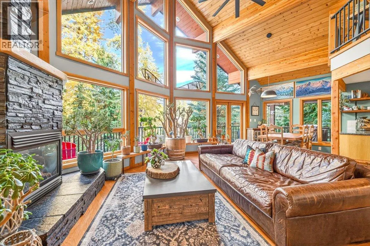 15 ALPINE TRAIL Crescent