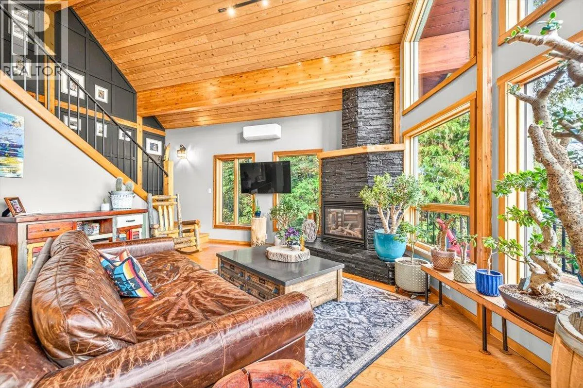 15 ALPINE TRAIL Crescent