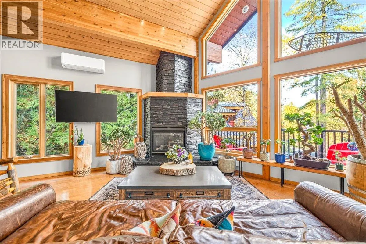15 ALPINE TRAIL Crescent