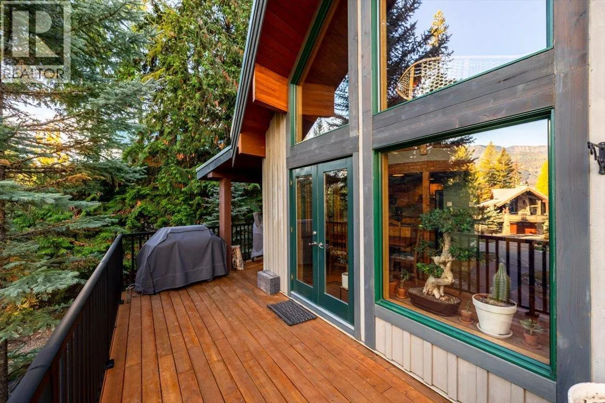 15 ALPINE TRAIL Crescent