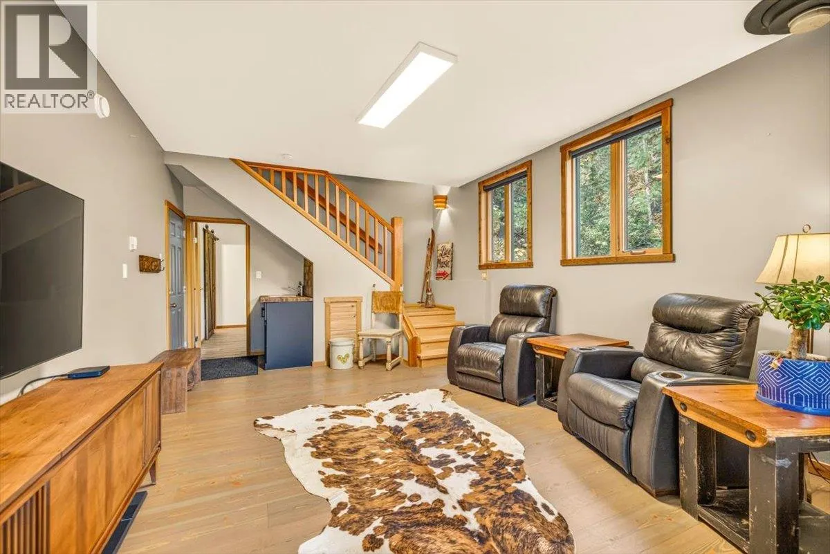 15 ALPINE TRAIL Crescent