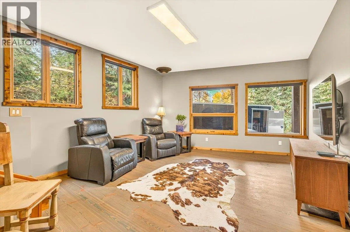 15 ALPINE TRAIL Crescent