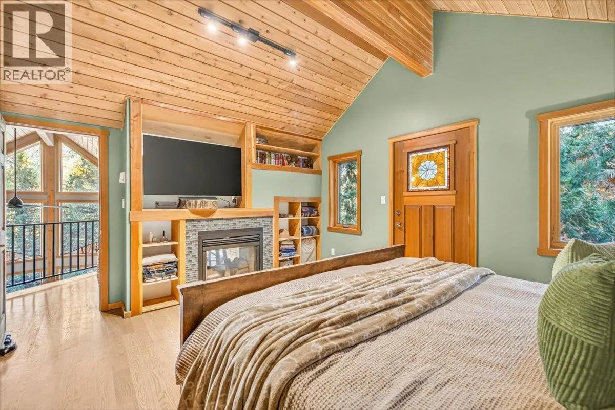 15 ALPINE TRAIL Crescent