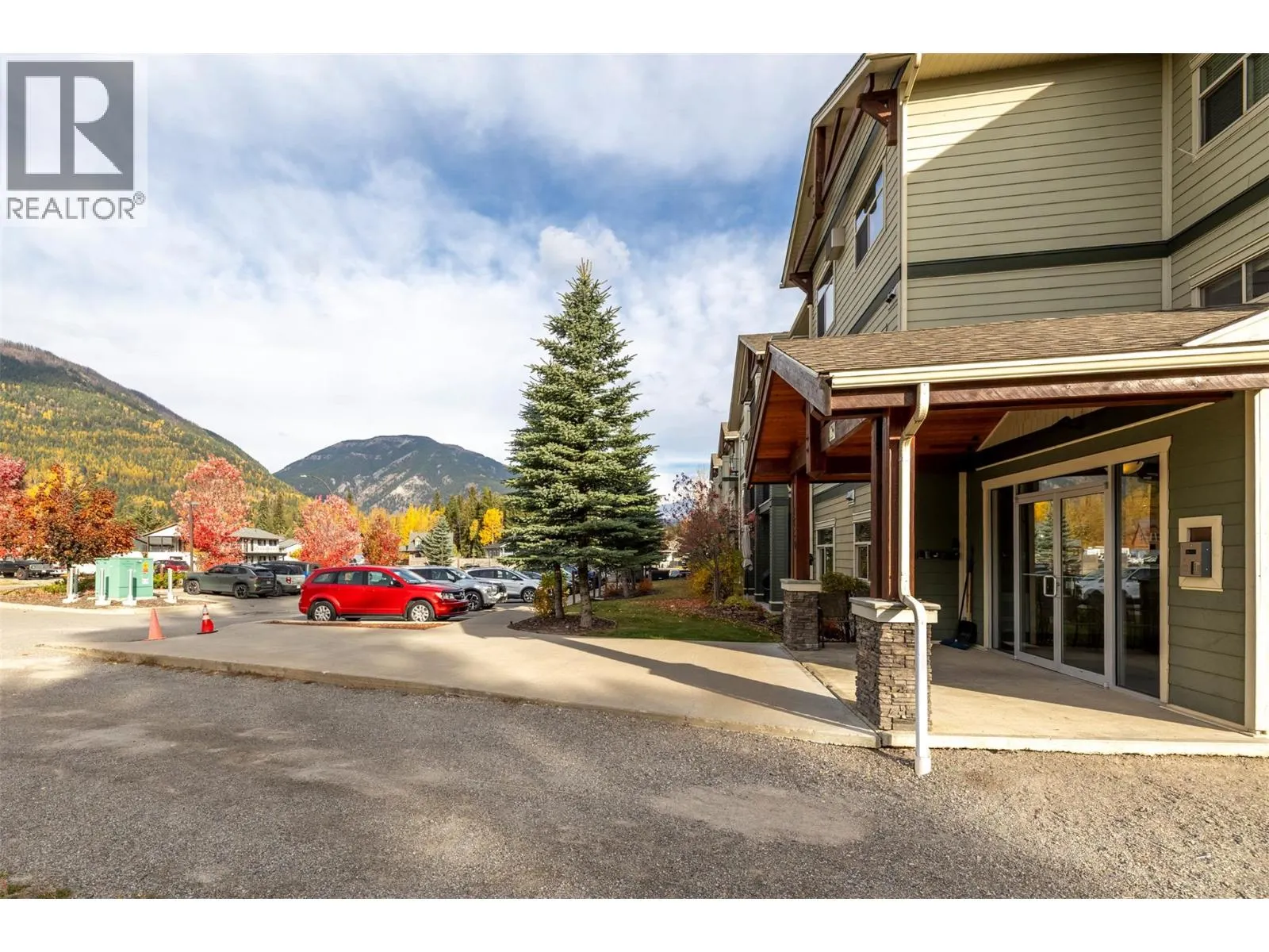 1330 Whitewood Crescent Unit# 210