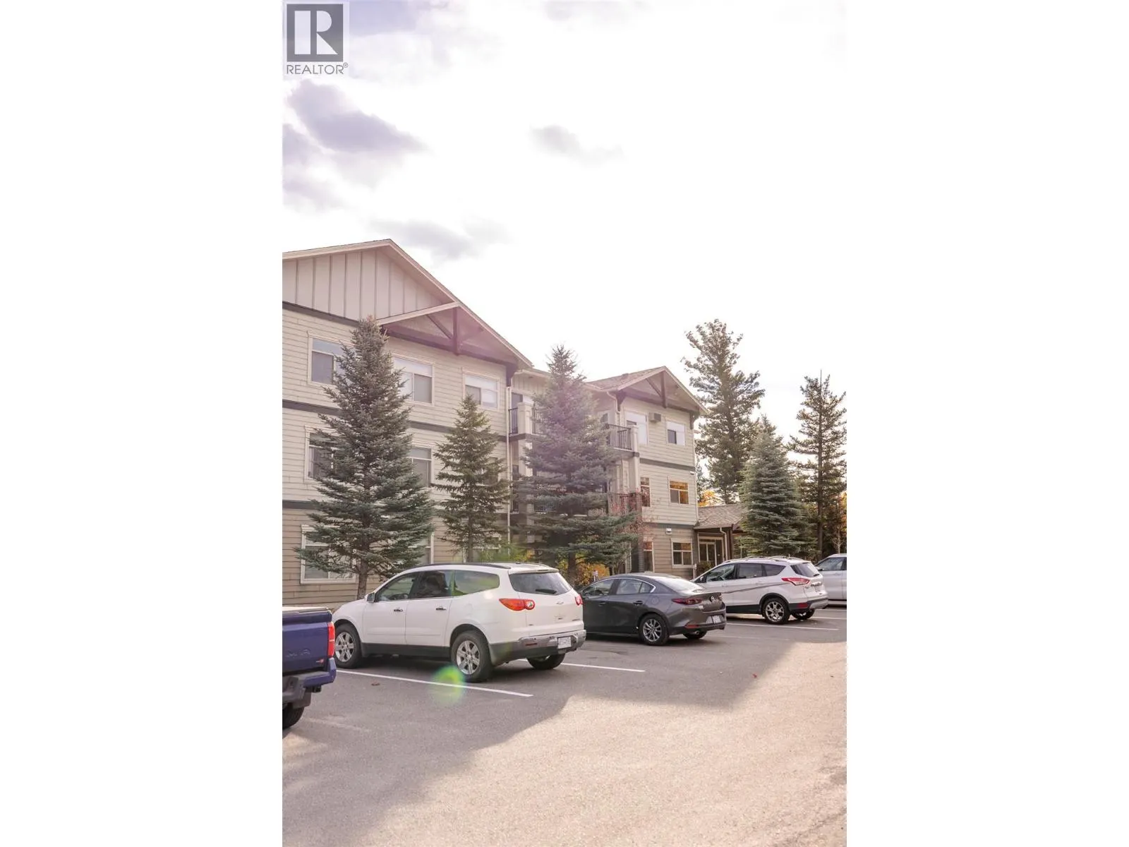 1330 Whitewood Crescent Unit# 210