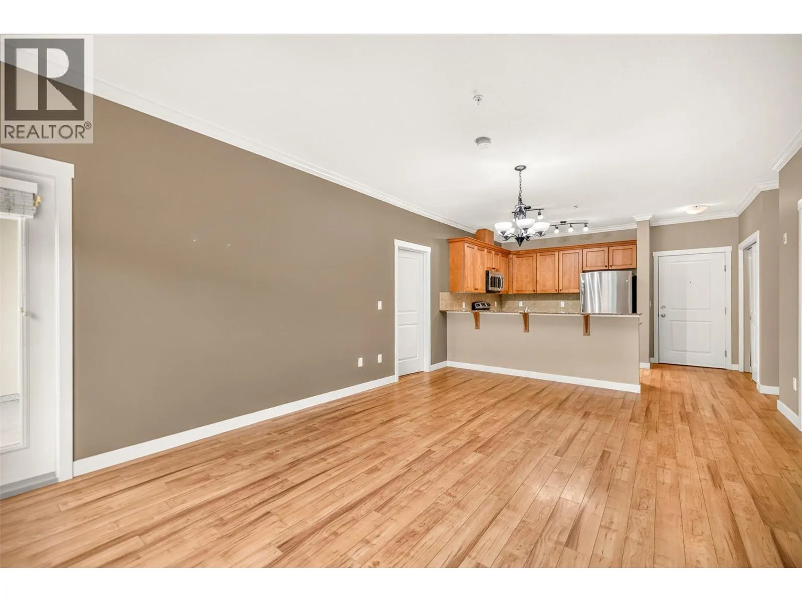 1330 Whitewood Crescent Unit# 210