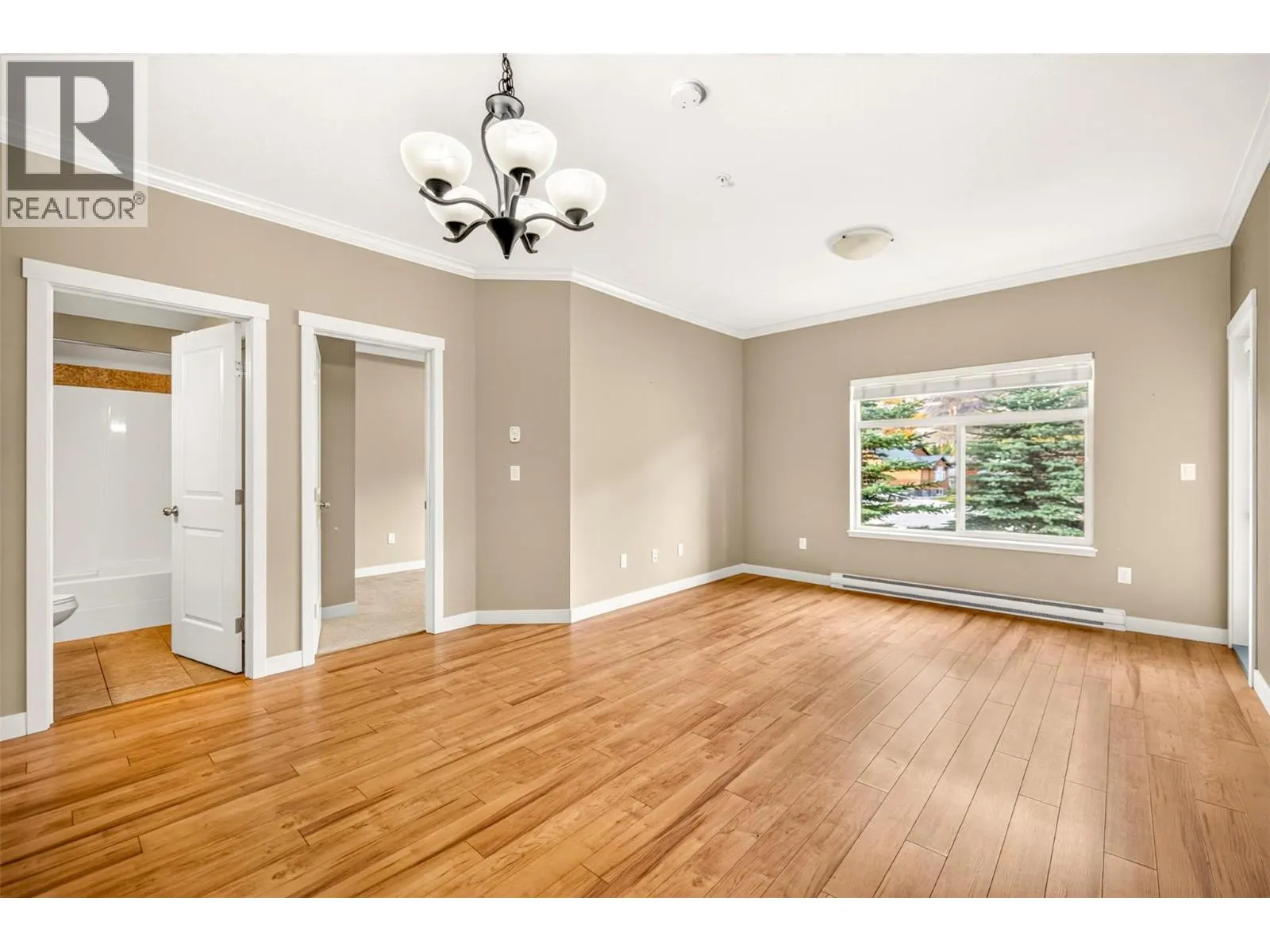 1330 Whitewood Crescent Unit# 210