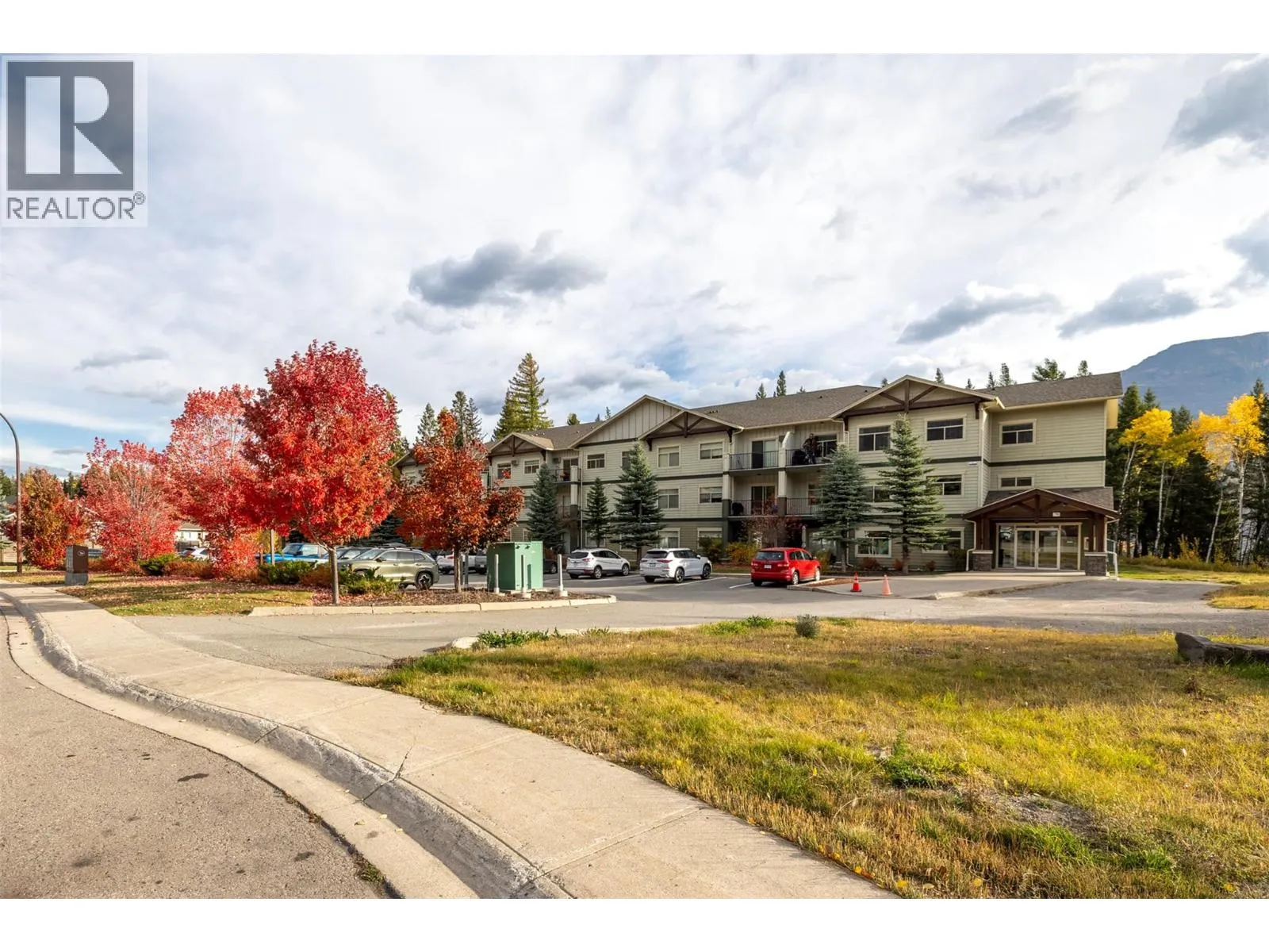 1330 Whitewood Crescent Unit# 210