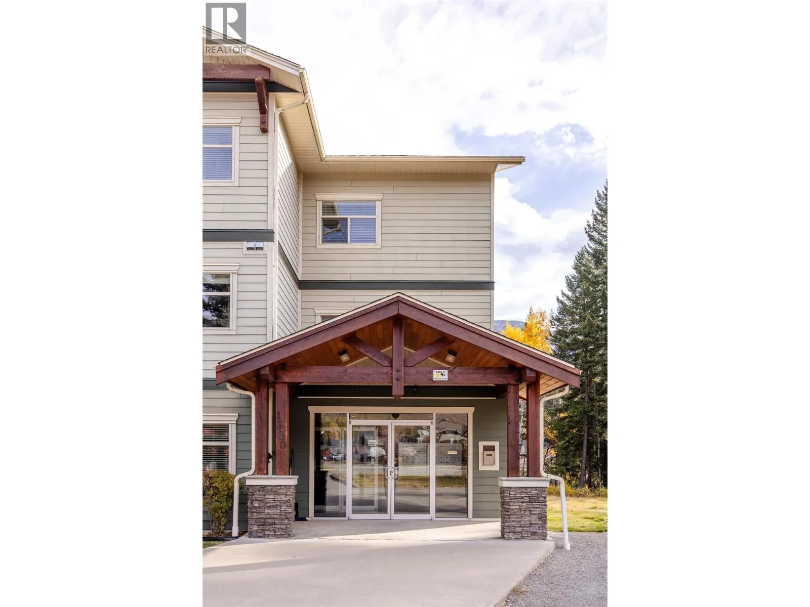 1330 Whitewood Crescent Unit# 210