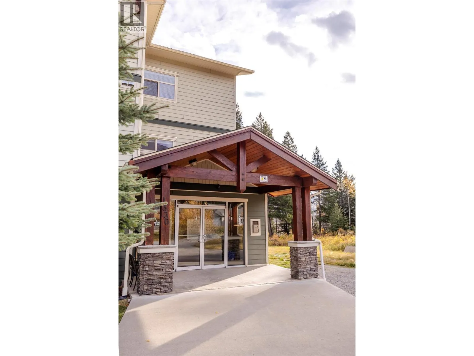 1330 Whitewood Crescent Unit# 210