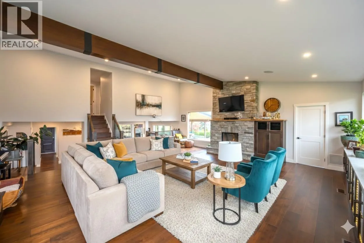 6521 BELLEVUE Drive