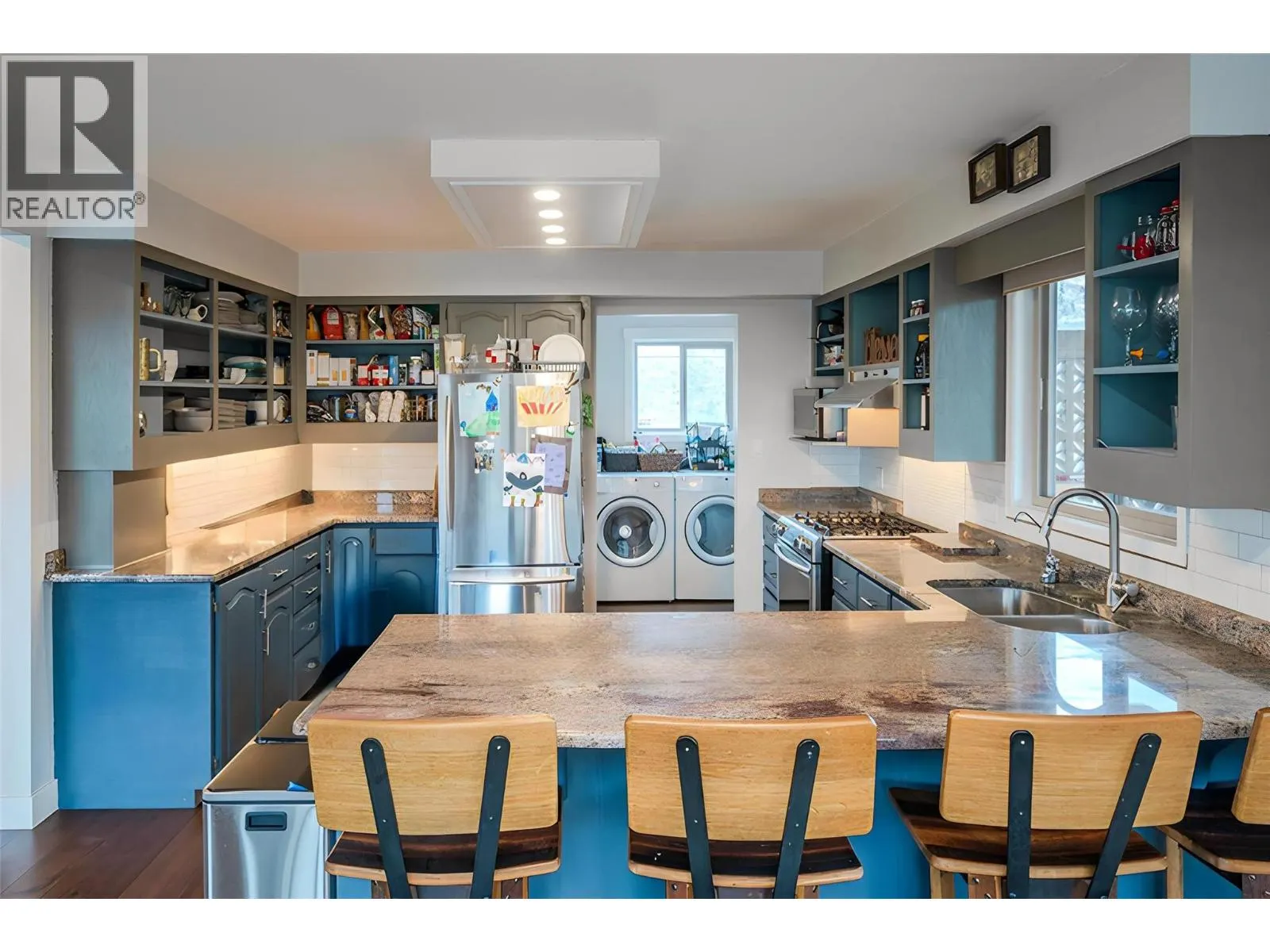 6521 BELLEVUE Drive