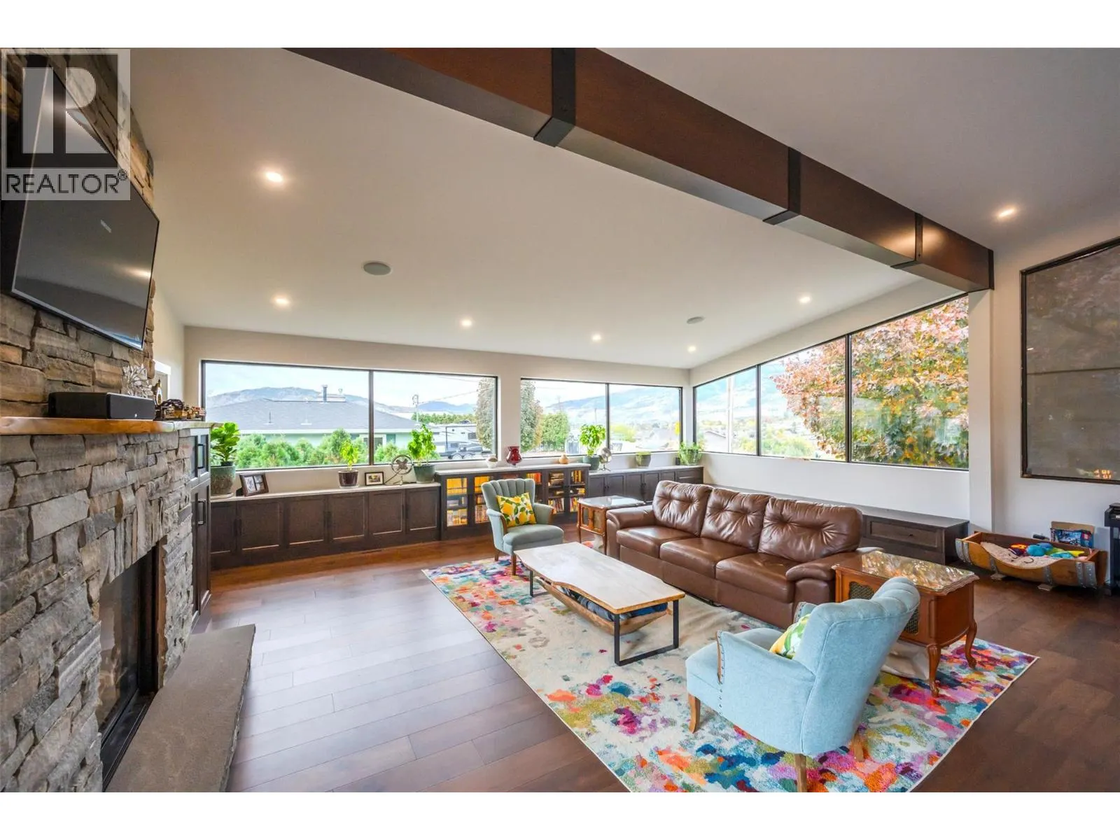6521 BELLEVUE Drive