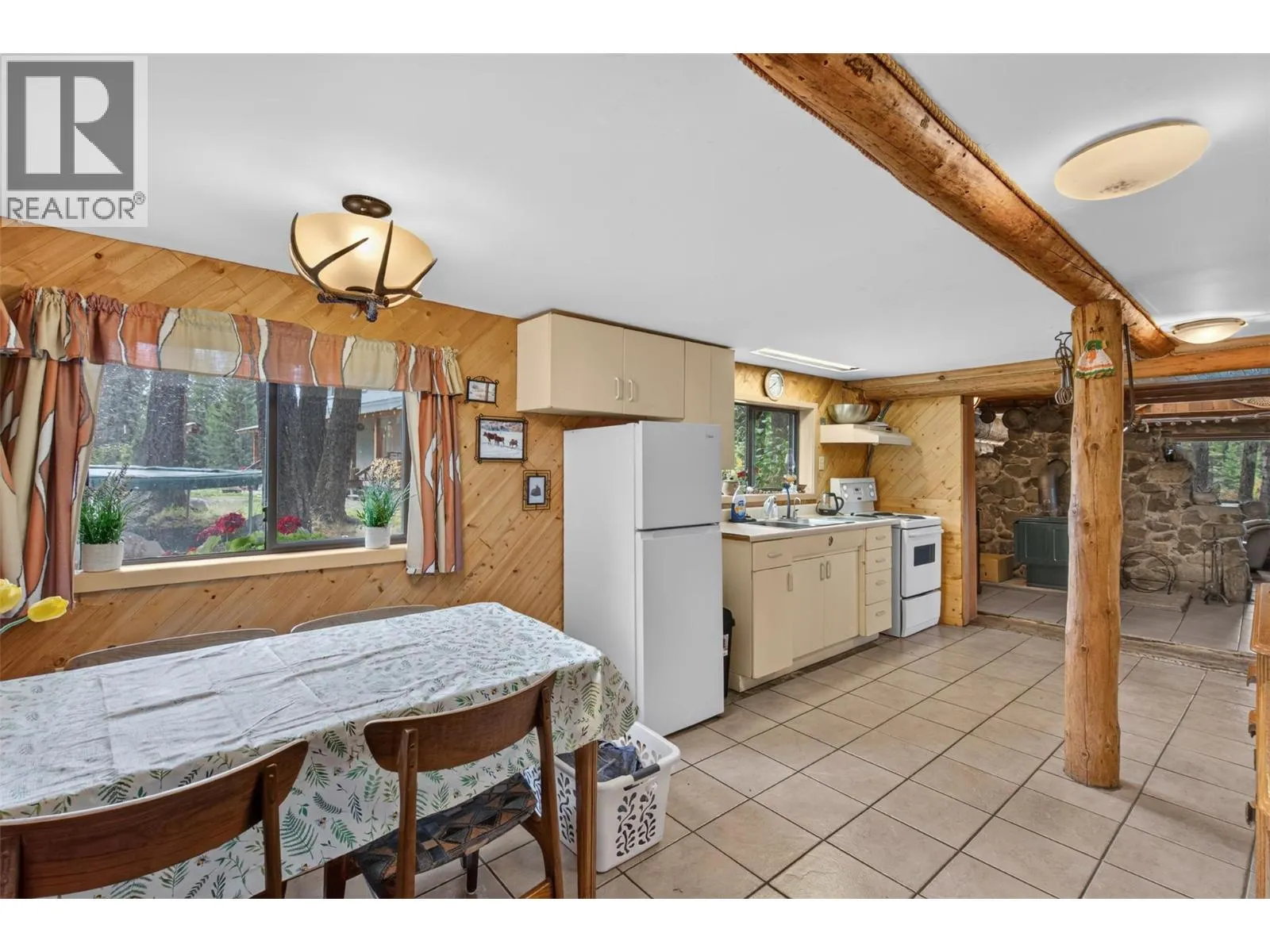 1770 Johnstone Creek Road W
