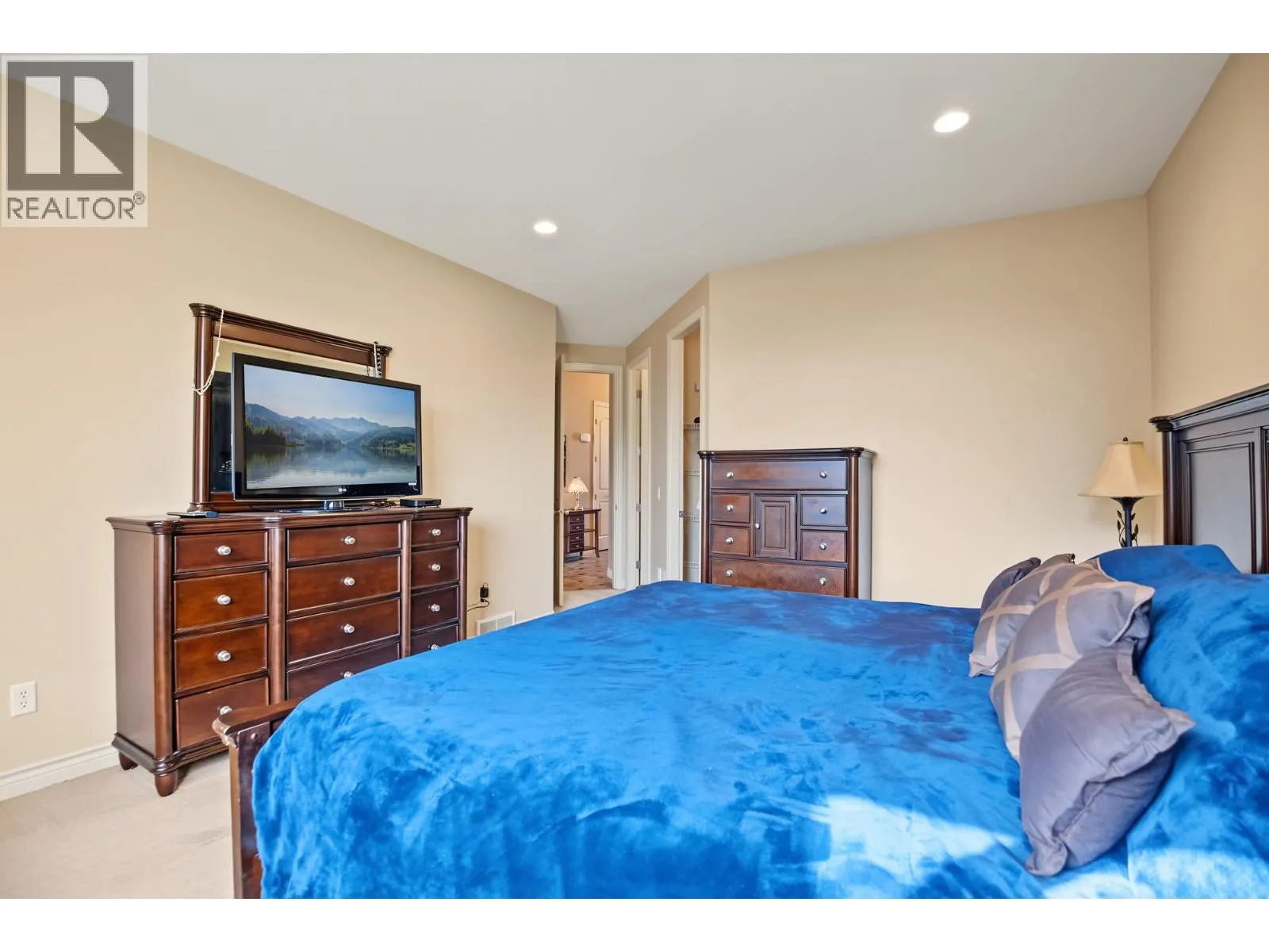 2405 Cobblestone Road