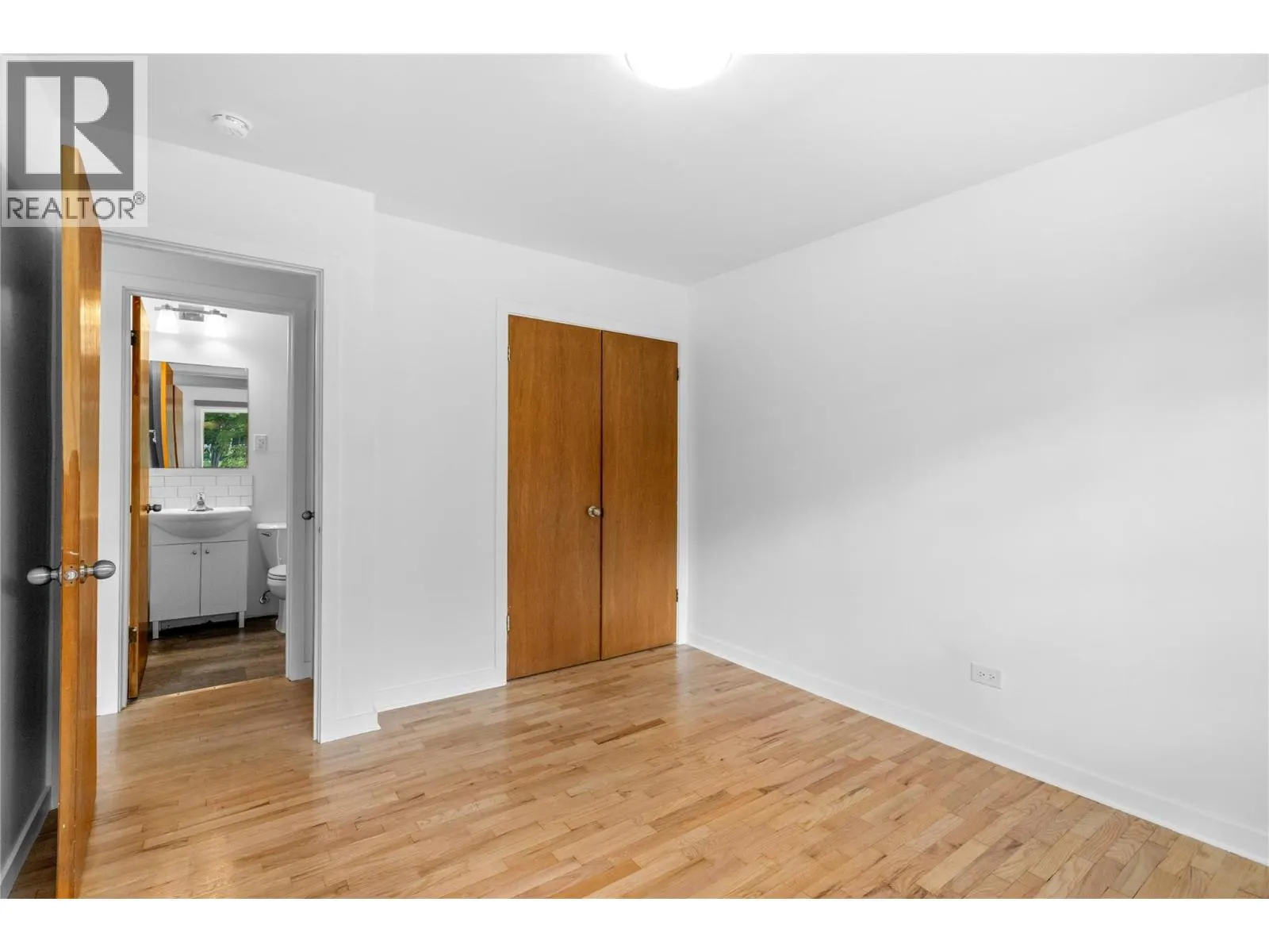 909 Fairview Road