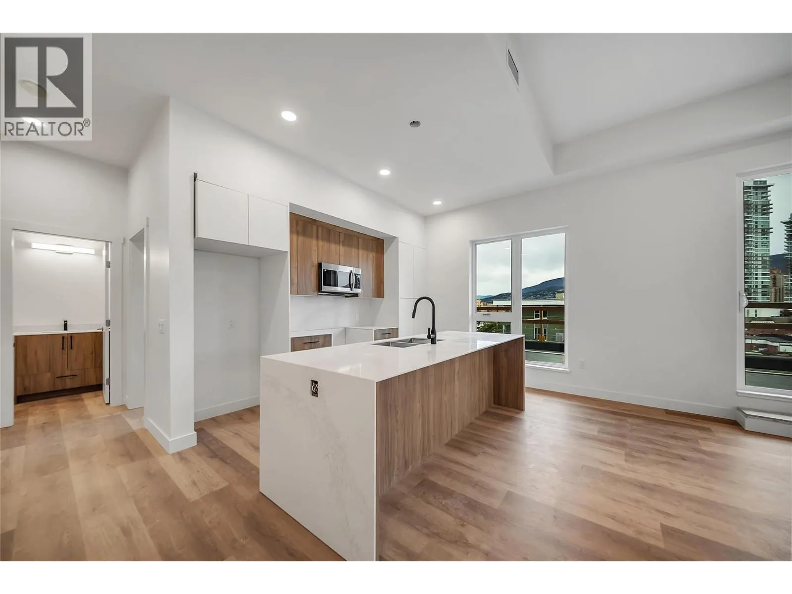 647 Clement Avenue Unit# 611