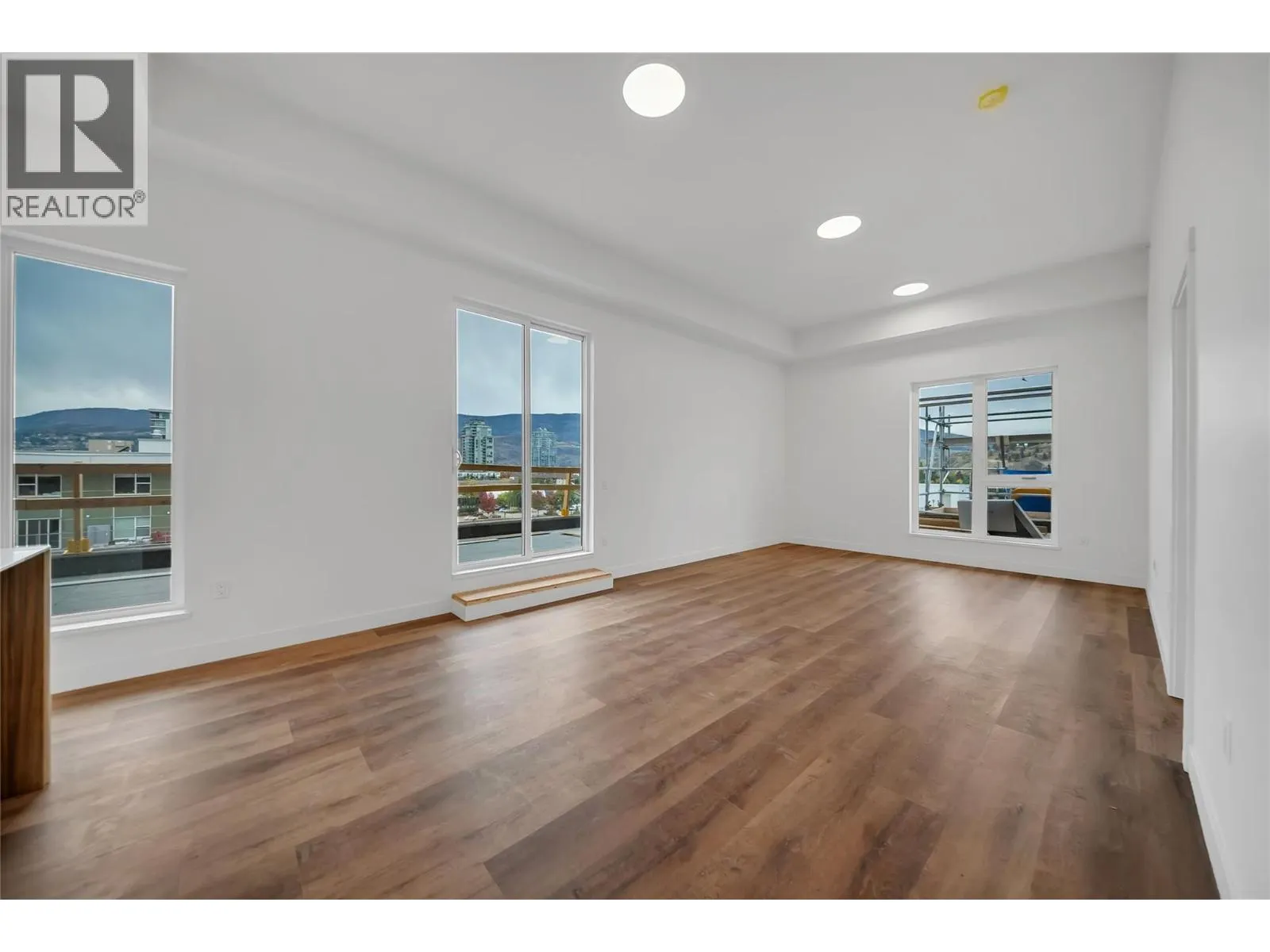647 Clement Avenue Unit# 611