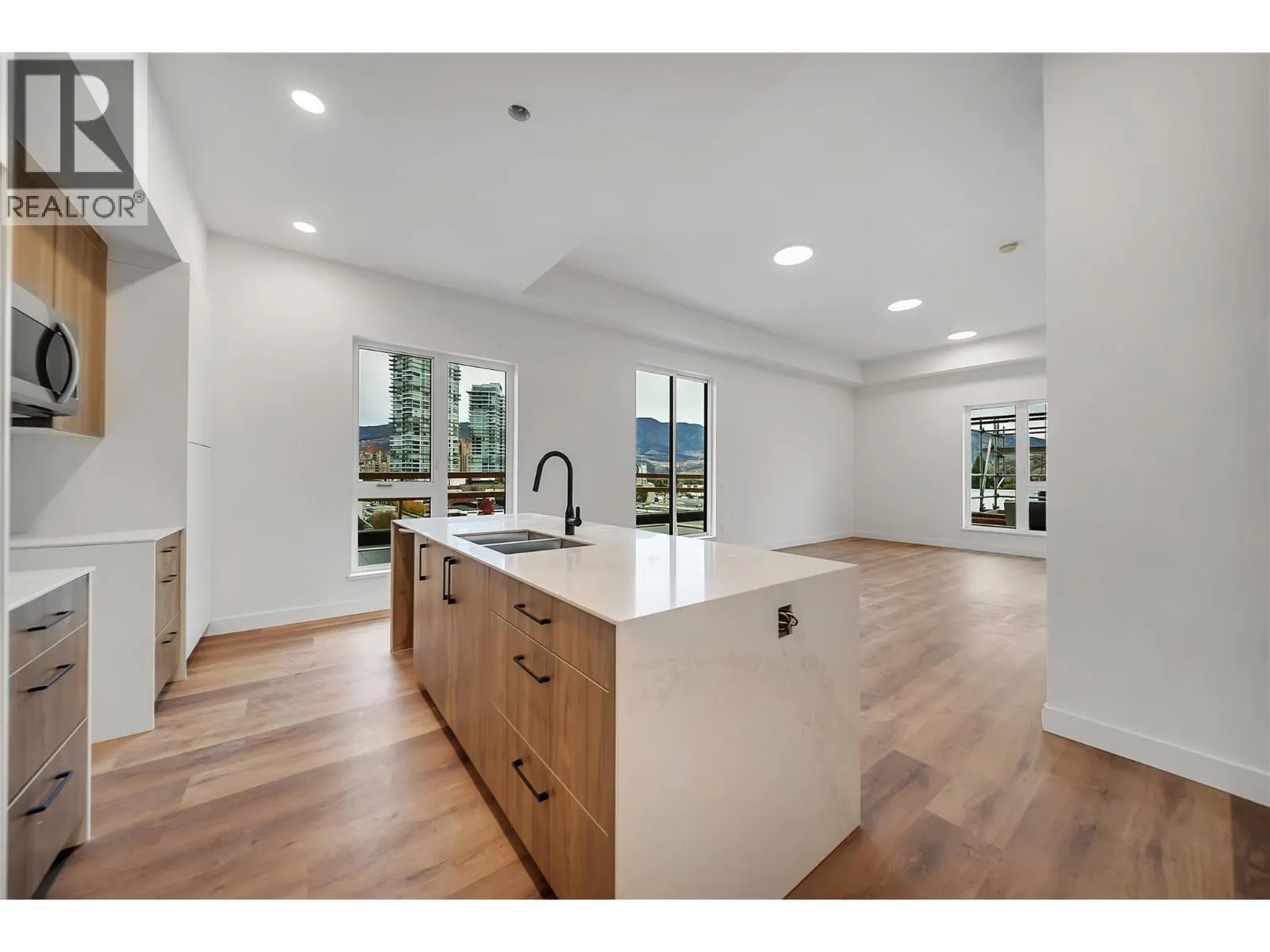 647 Clement Avenue Unit# 611