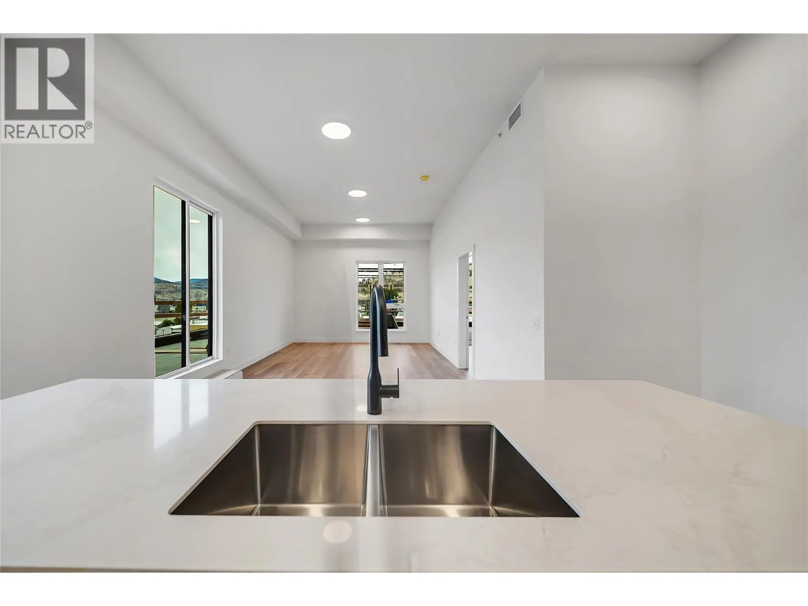 647 Clement Avenue Unit# 611