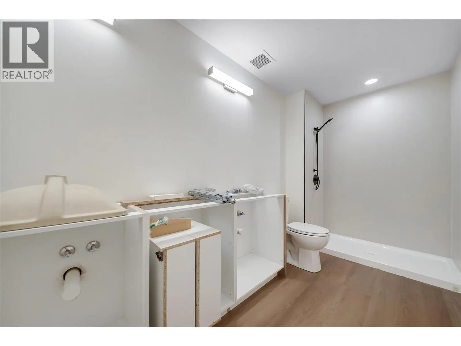 647 Clement Avenue Unit# 512