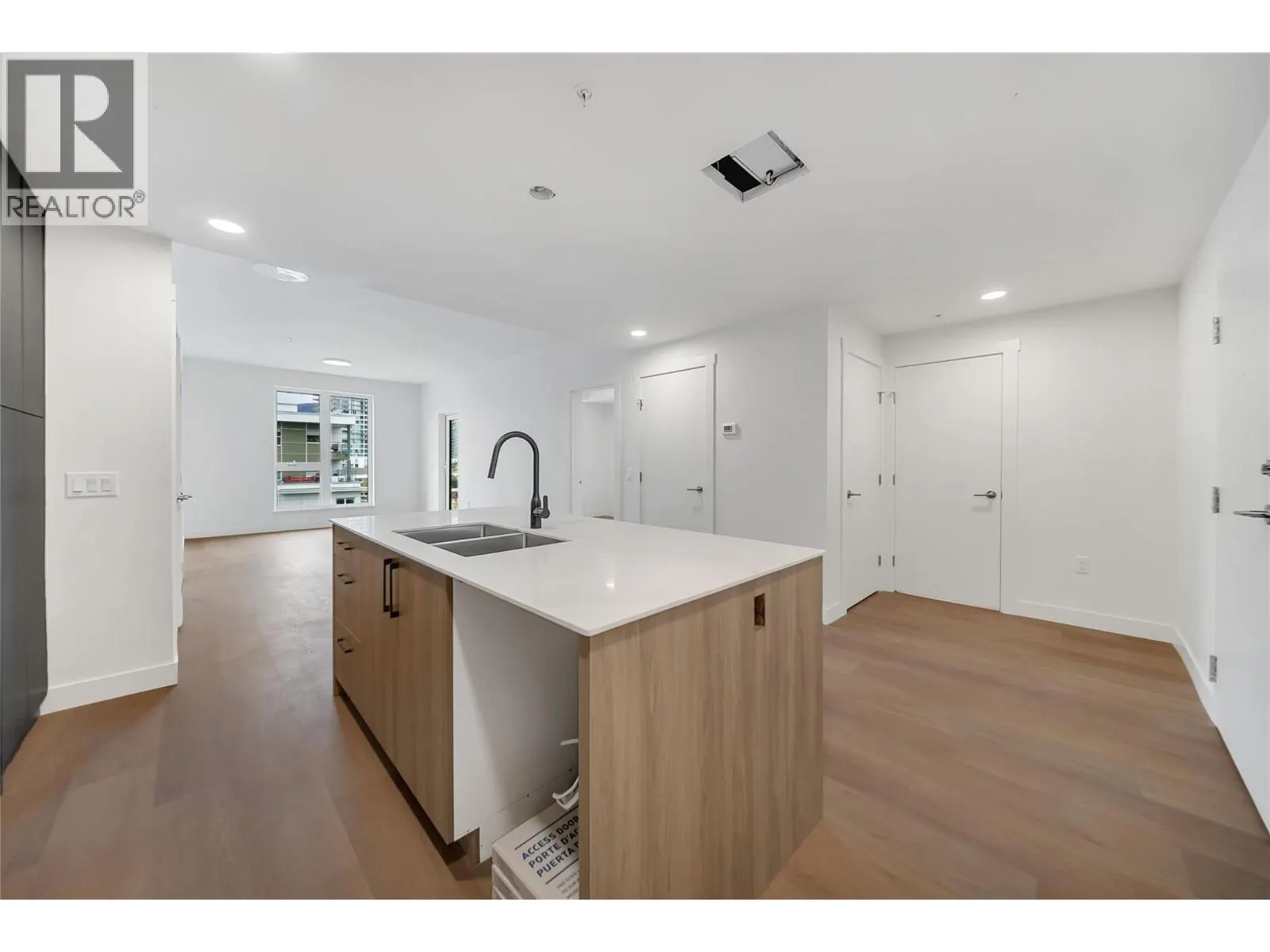 647 Clement Avenue Unit# 512