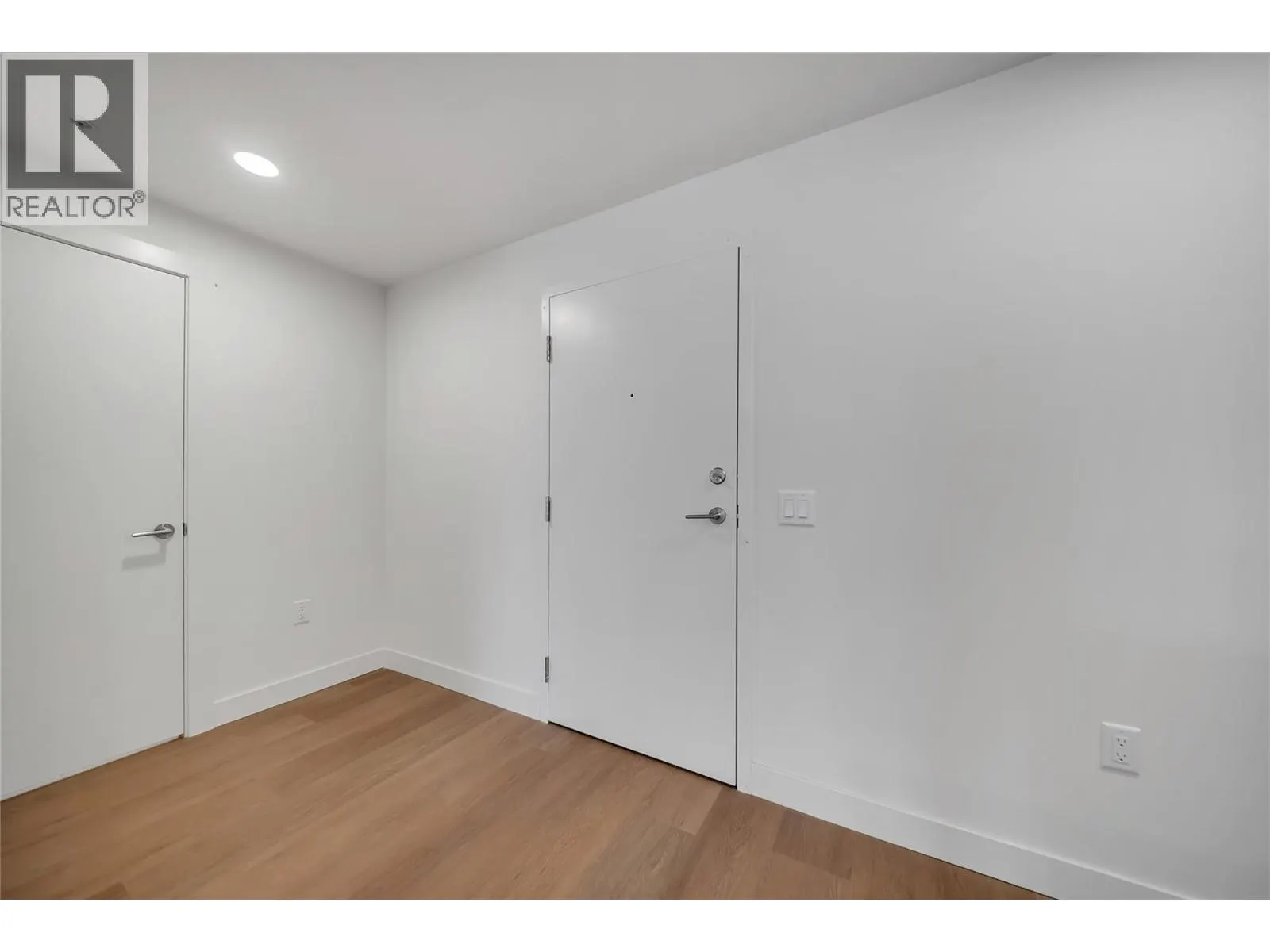 647 Clement Avenue Unit# 512