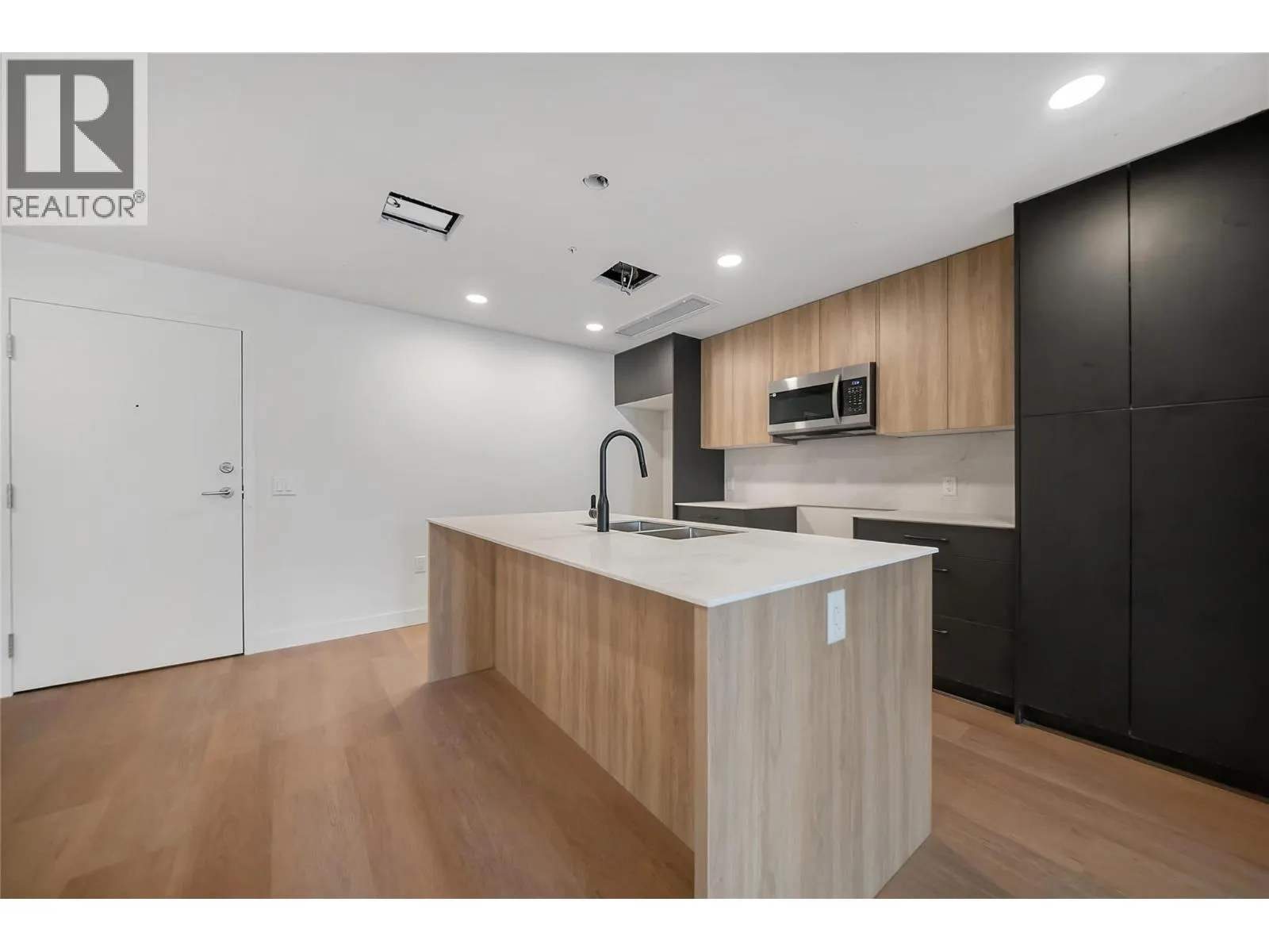 647 Clement Avenue Unit# 512