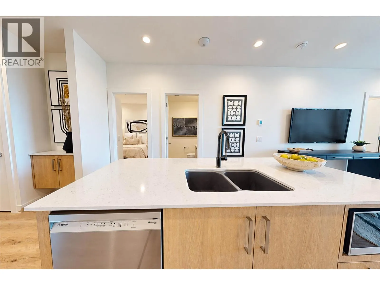 3300 Lakeshore Road Unit# 804