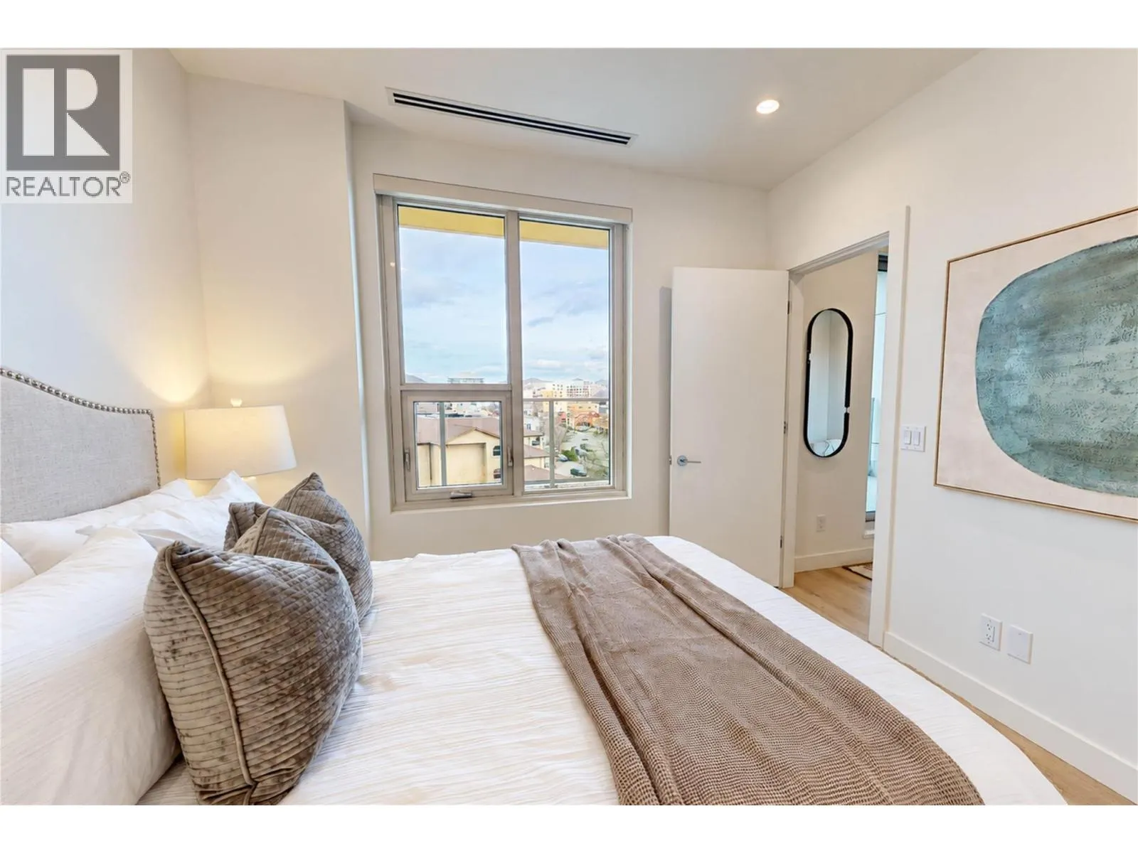 3300 Lakeshore Road Unit# 804