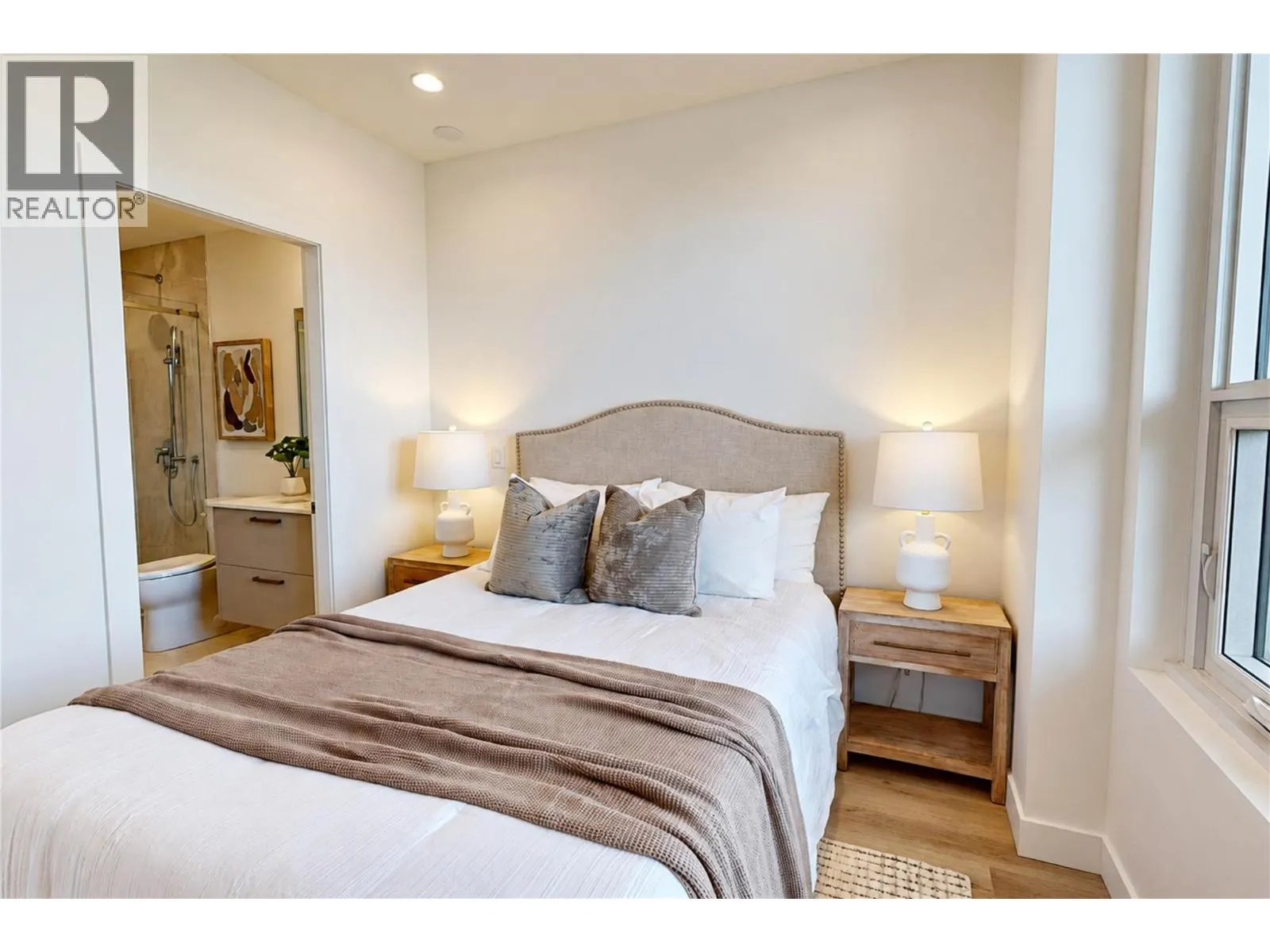 3300 Lakeshore Road Unit# 804