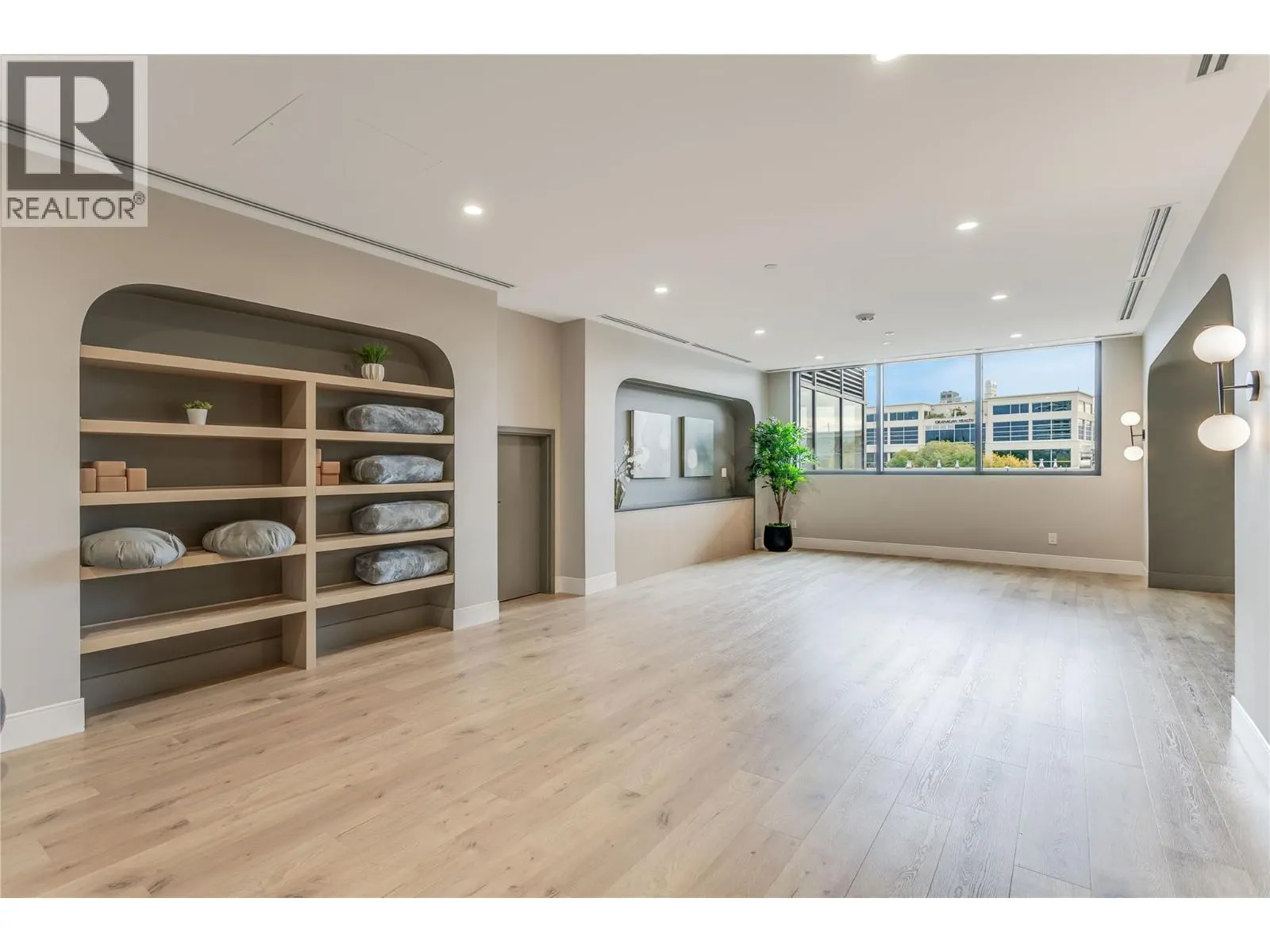 3300 Lakeshore Road Unit# 401
